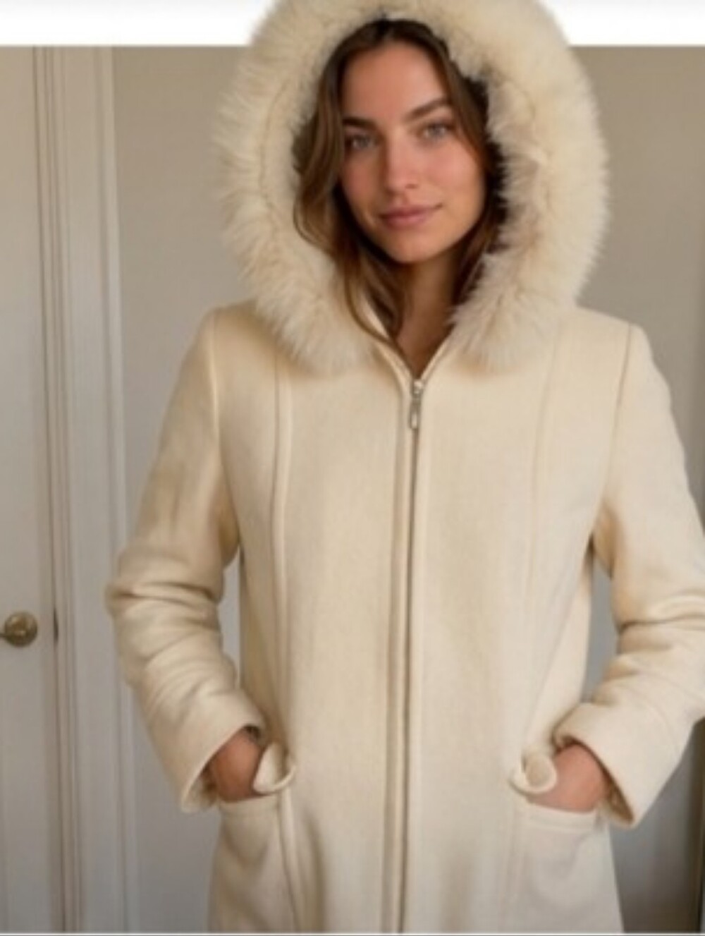 VTG 100% Wool Cream Coat Petites Size 6 -  With Fox Fur Trim Hood